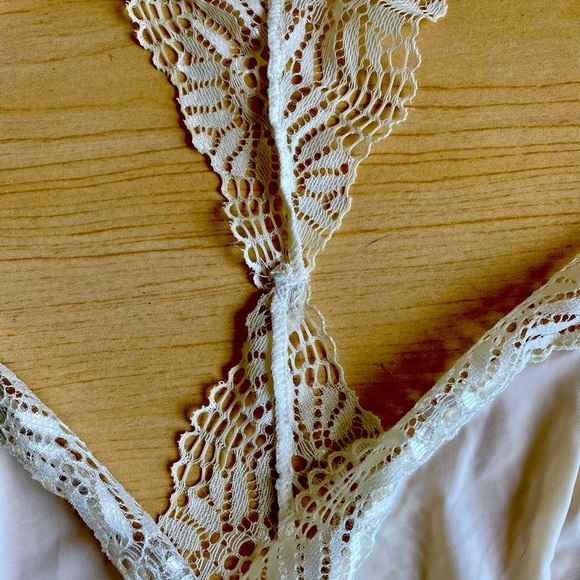 Soft Semi Sheer Lacy Racerback Bralette w/ Adjustable Straps Size Large - Picture 2 of 5